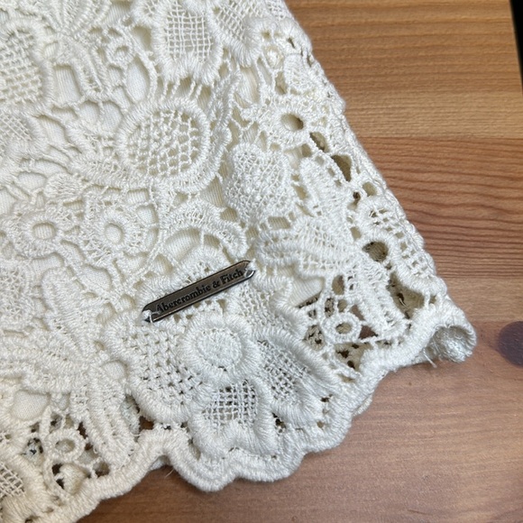 Abercrombie is and fitch white lace shorts size small - Picture 2 of 8